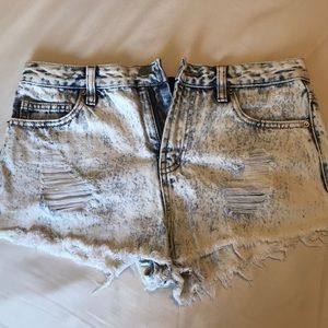 Whitewash Highwaisted Denim Shorts